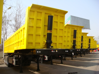 42 cbm Muldenkipper mit 3 BPW-Achsen und hydraulischem Heckauswurfsystem für 60 Tonnen